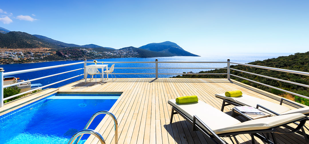 Penthouse Pool Suite – Draco