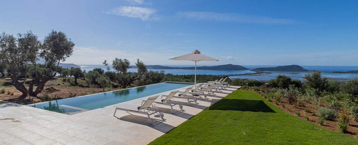 Greek Island Holidays, Villas near the beach | Simpson Travel